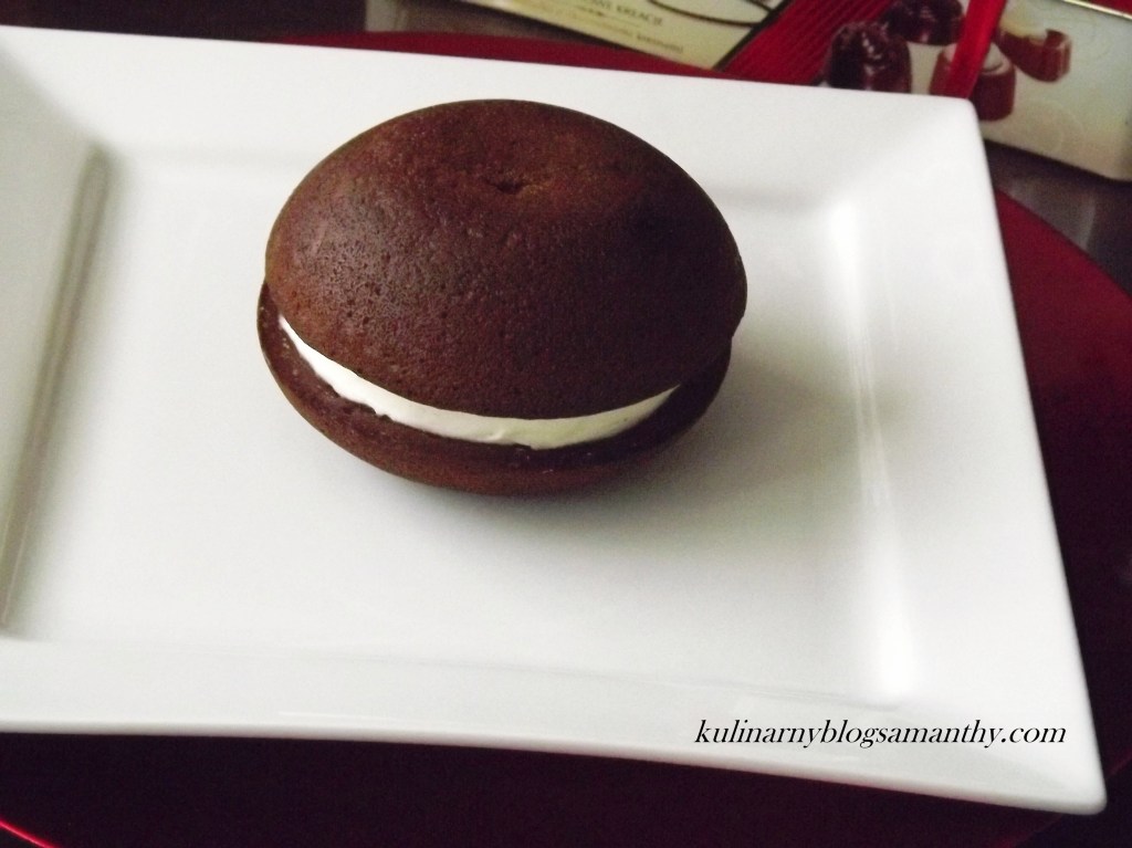 Red Velvet Whoopies