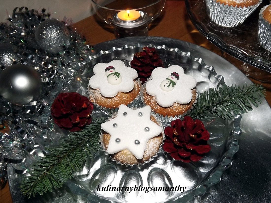 Swiąteczne muffinki z wisniami