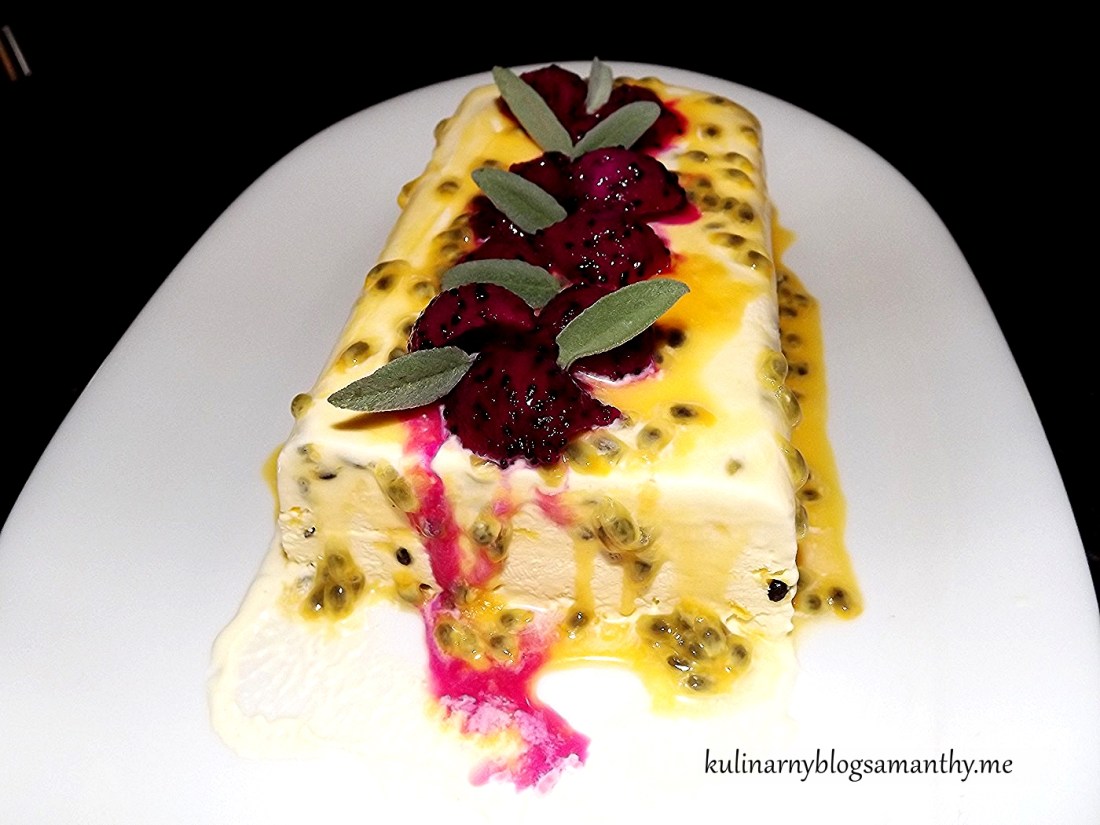 Semifreddo z marakują