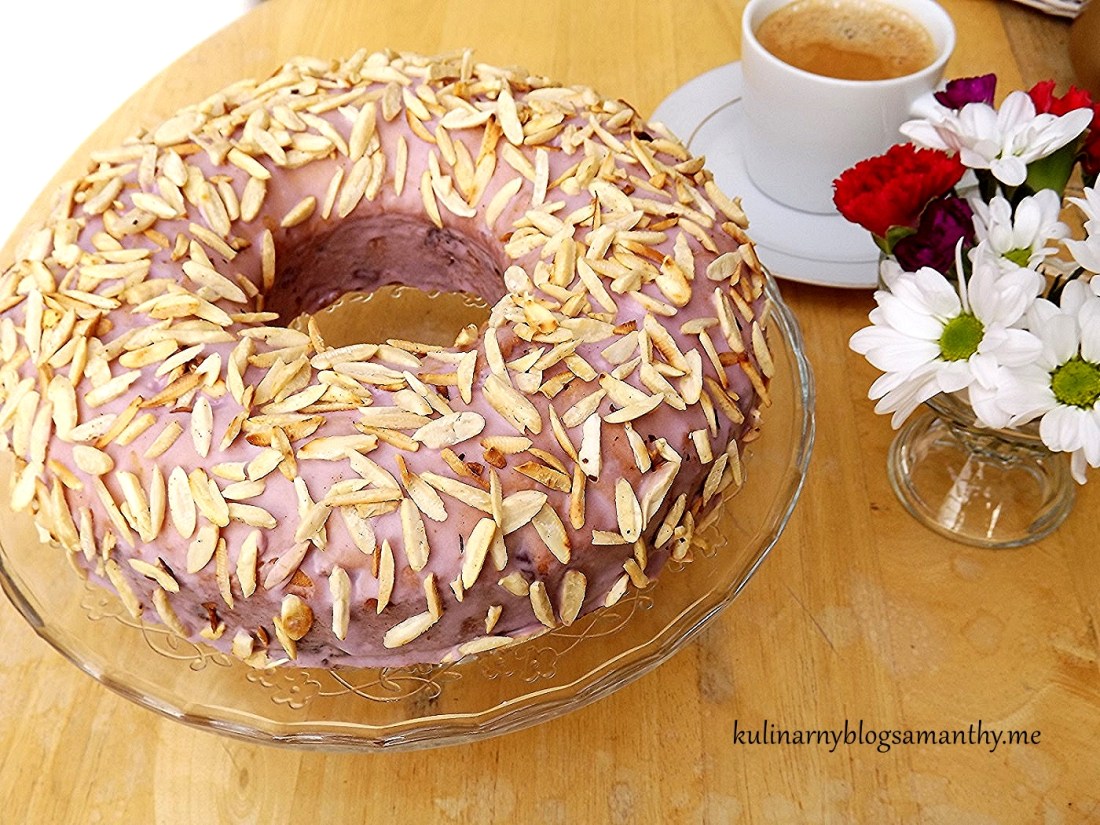 Babka wisniowa z migdałami