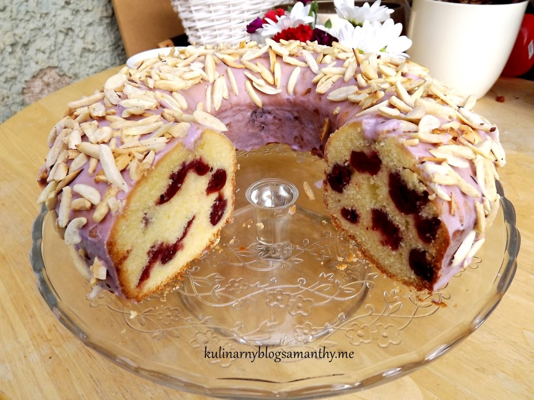 Babka wisniowa z migdałami