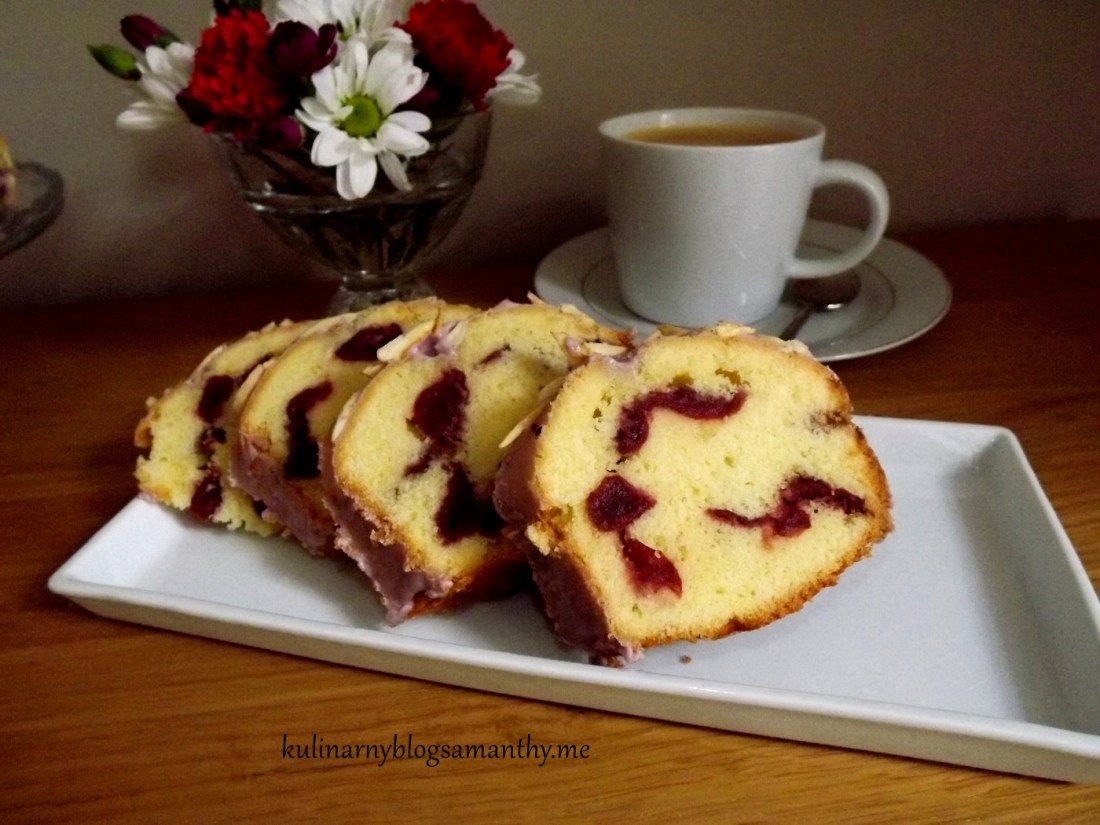 Babka wisniowa z migdałami