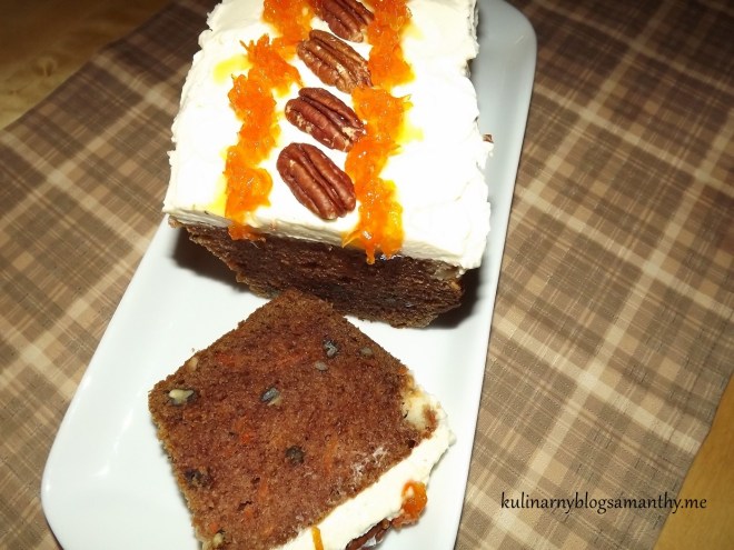 Ciasto marchewkowe z orzechami