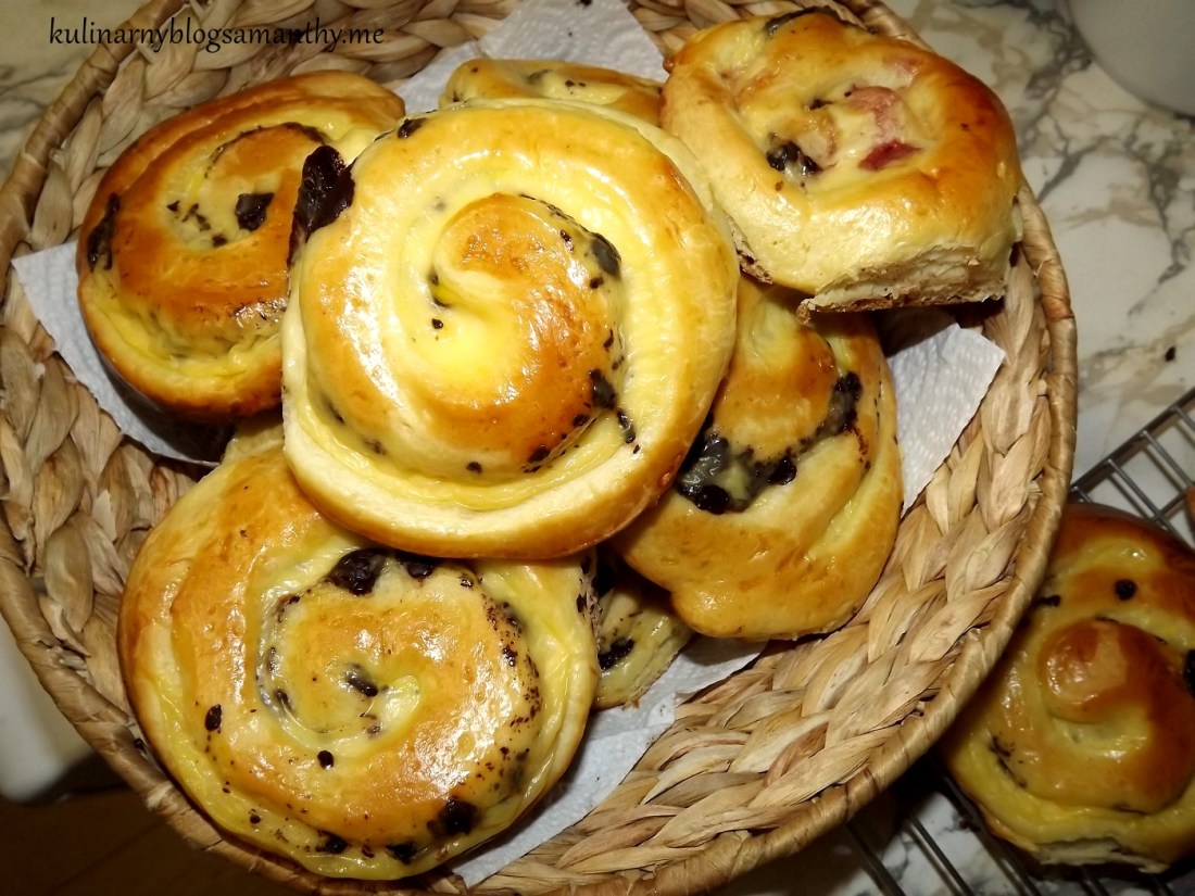 Drożdżówki z budyniem i czekoladą