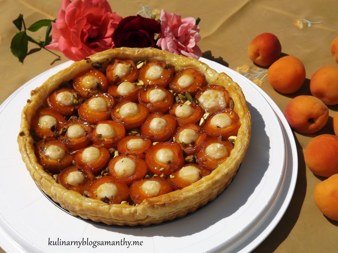 Tarta z morelami i marcepanem