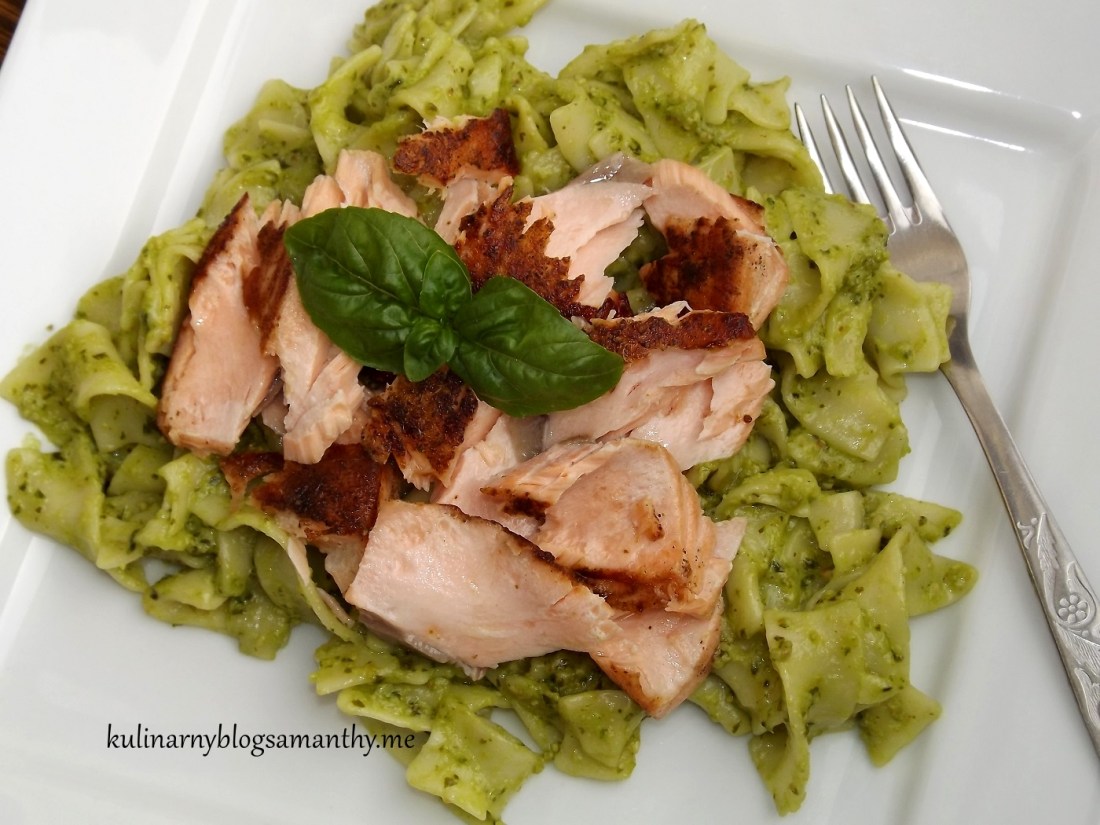 Makaron pesto z łososiem