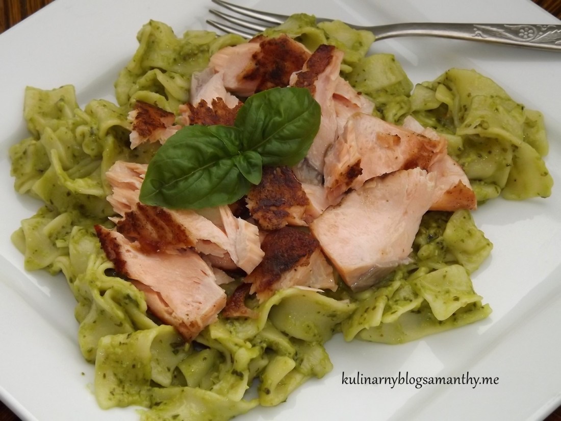 Makaron pesto z łososiem
