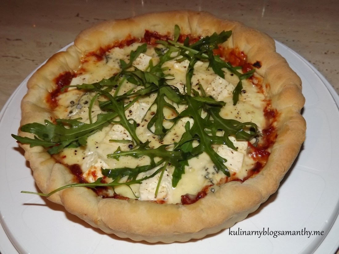 Pizza cztery sery z rucolą