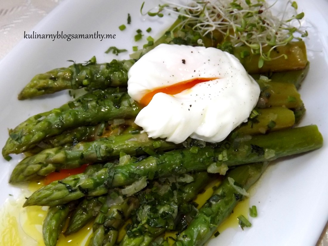 Szparagi z sosem vinaigrette