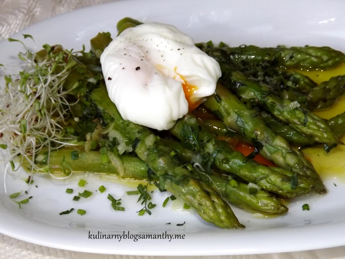 Szparagi z sosem vinaigrette