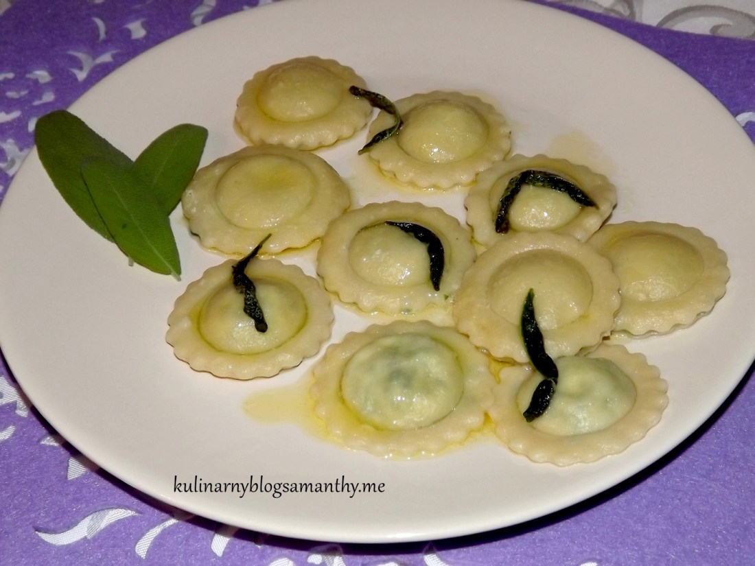 Ravioli z masłem szałwiowym
