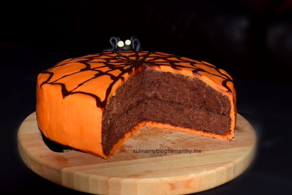 Tort z pająkiem na&nbsp;Halloween