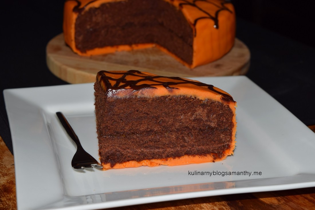 Tort z pająkiem na Halloween