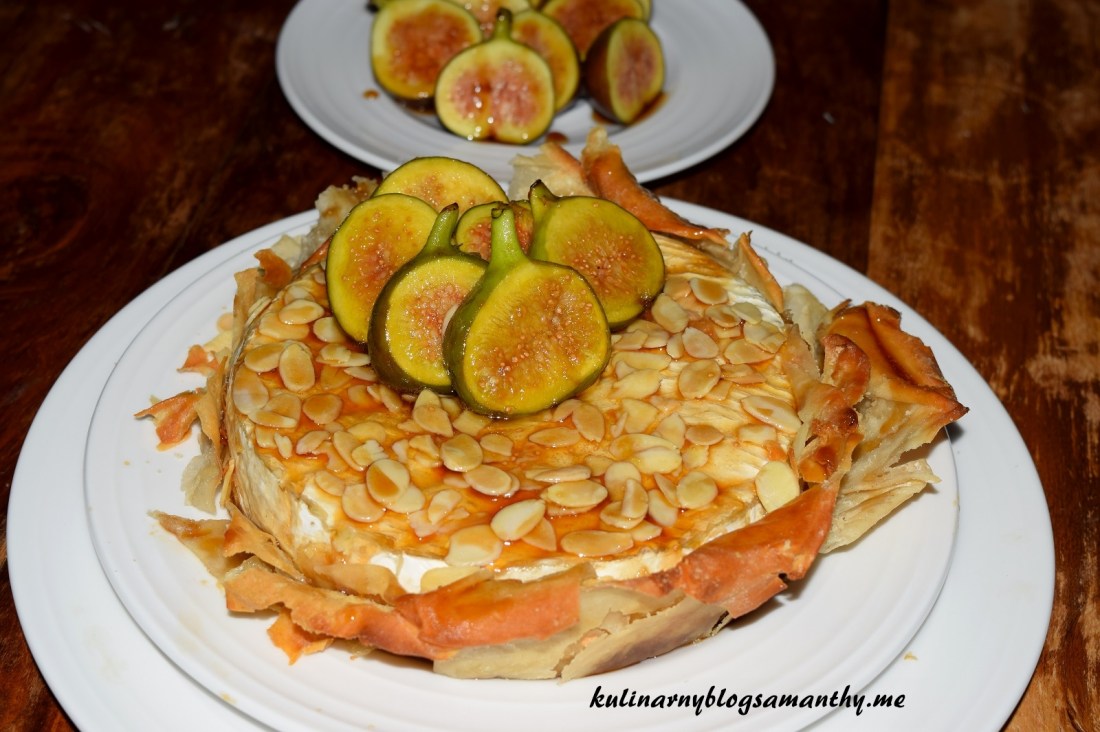 Brie w ciescie filo z figami