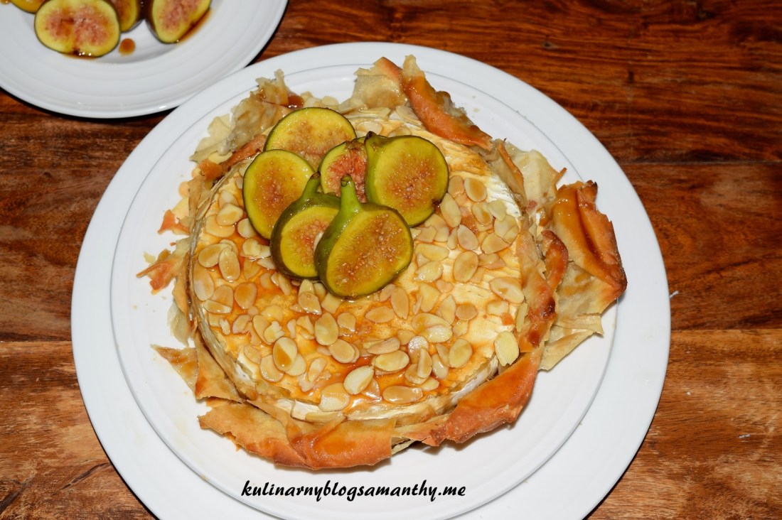 Brie w ciescie filo z figami