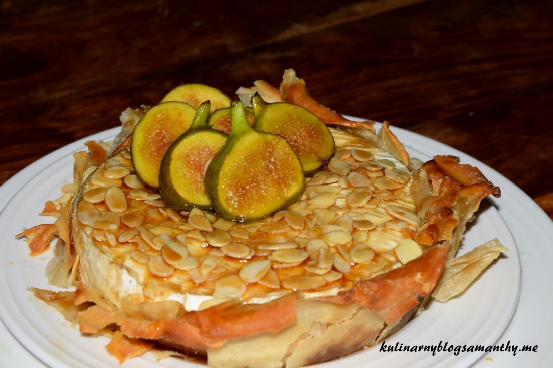 Brie w ciescie filo z figami