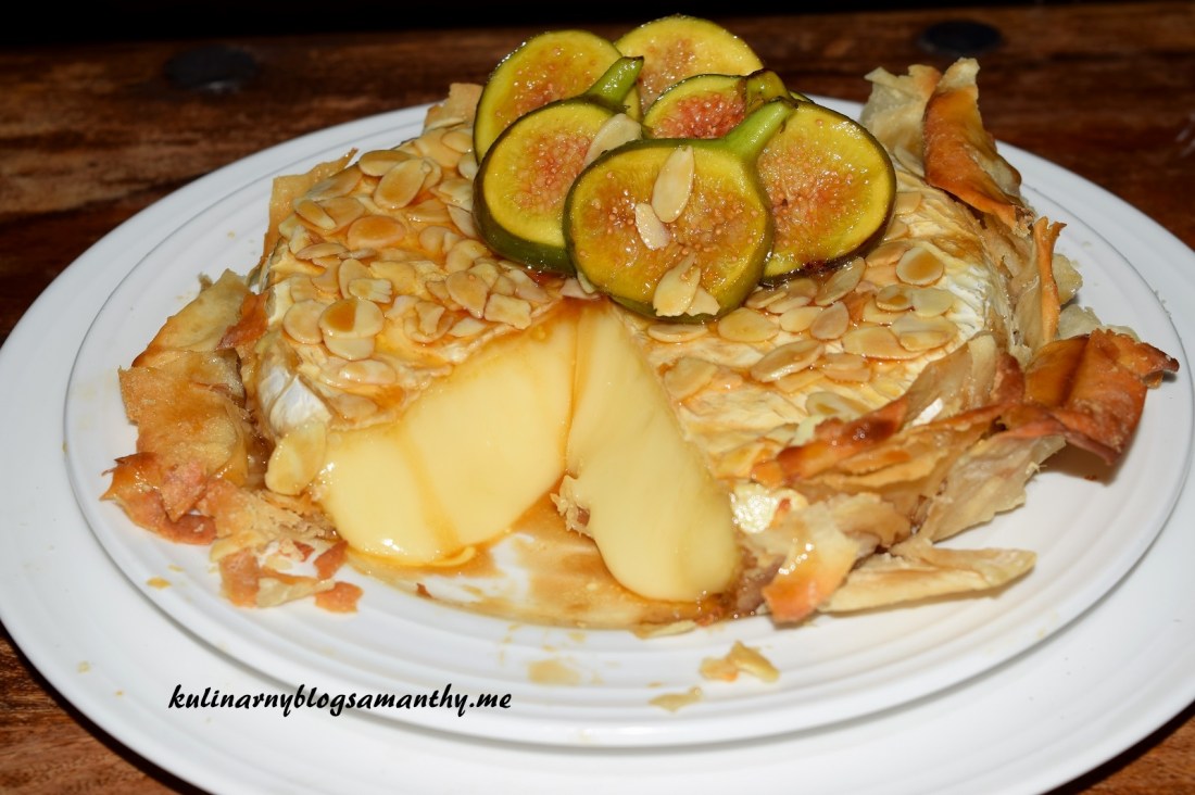 Brie w ciescie filo z figami