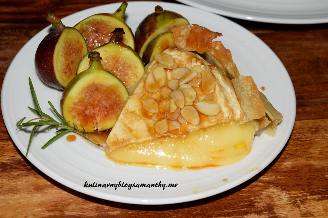 Brie w ciescie filo z figami