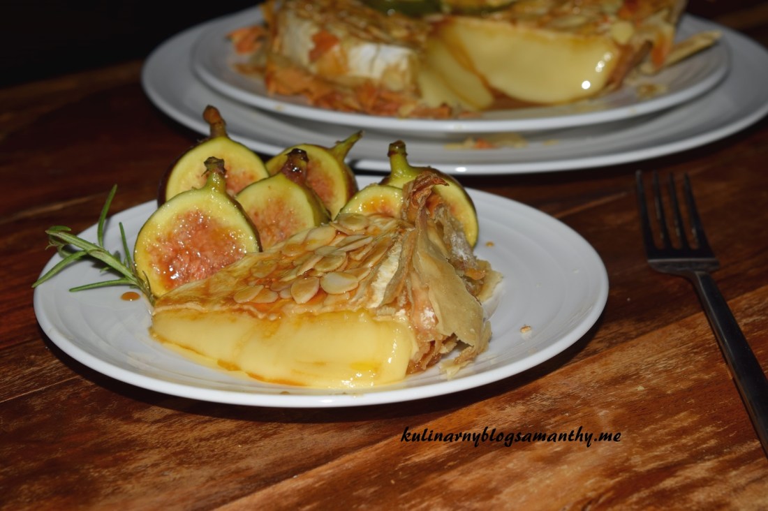 Brie w ciescie filo z figami