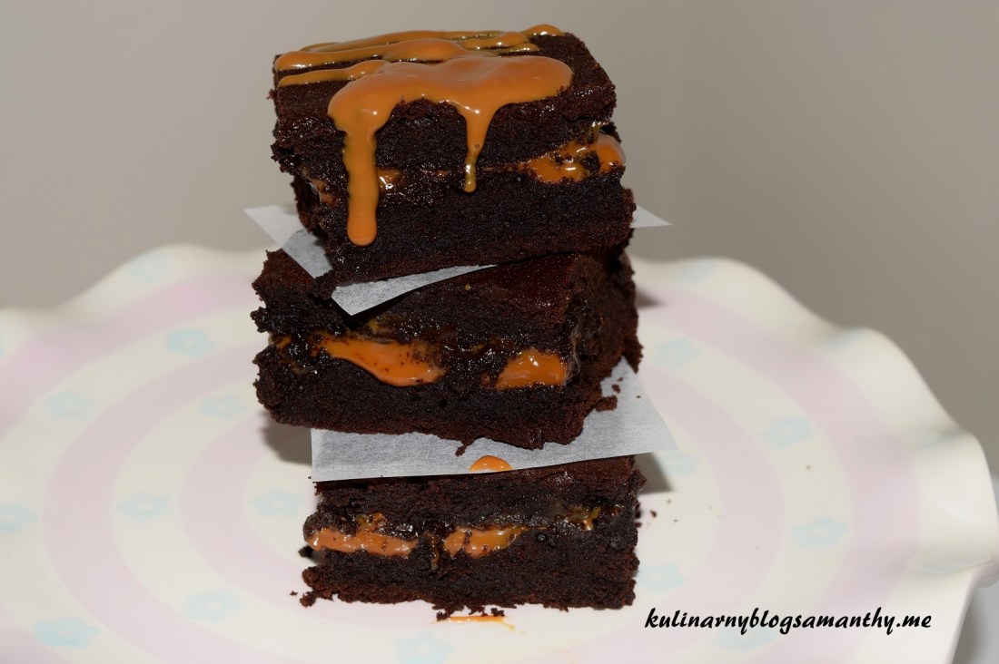 Brownie z karmelem