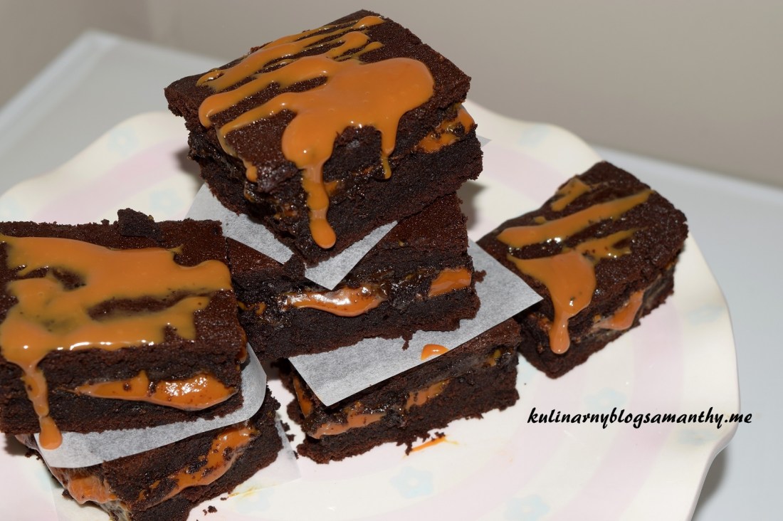 Brownie z karmelem