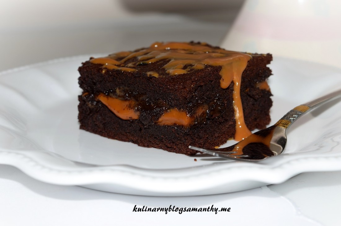Brownie z karmelem