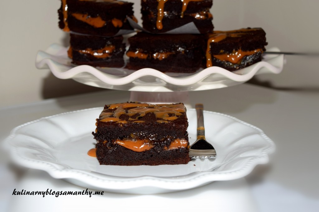 Brownie z karmelem