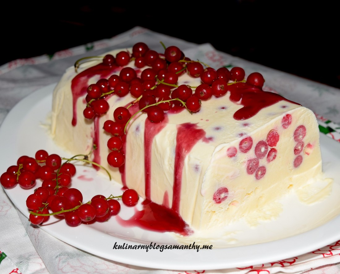 Cytrynowe semifreddo z porzeczkami