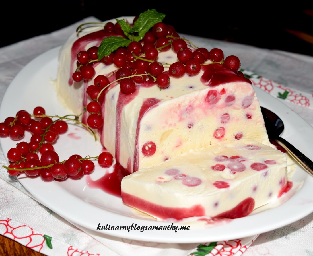 Cytrynowe semifreddo z porzeczkami
