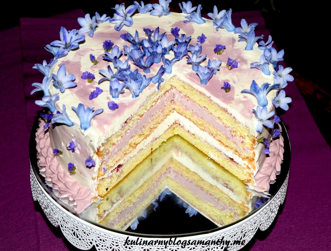 Kwiatowy tort jagodowy