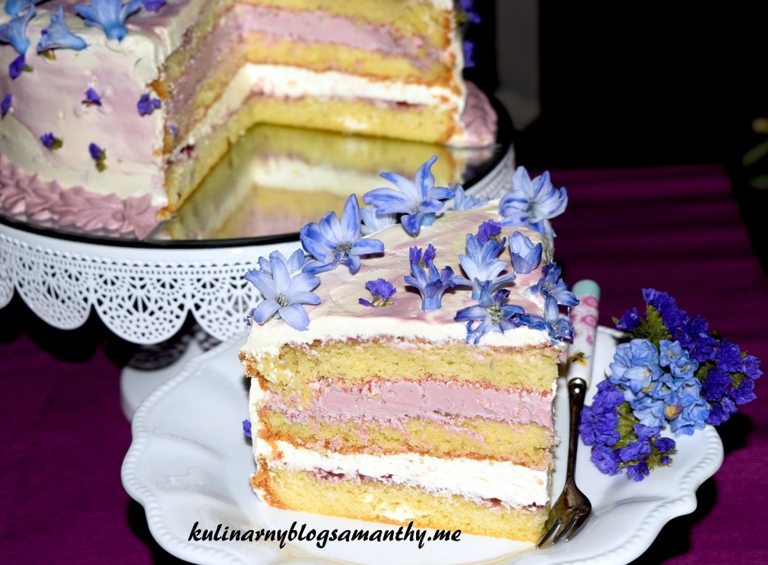 Kwiatowy tort jagodowy
