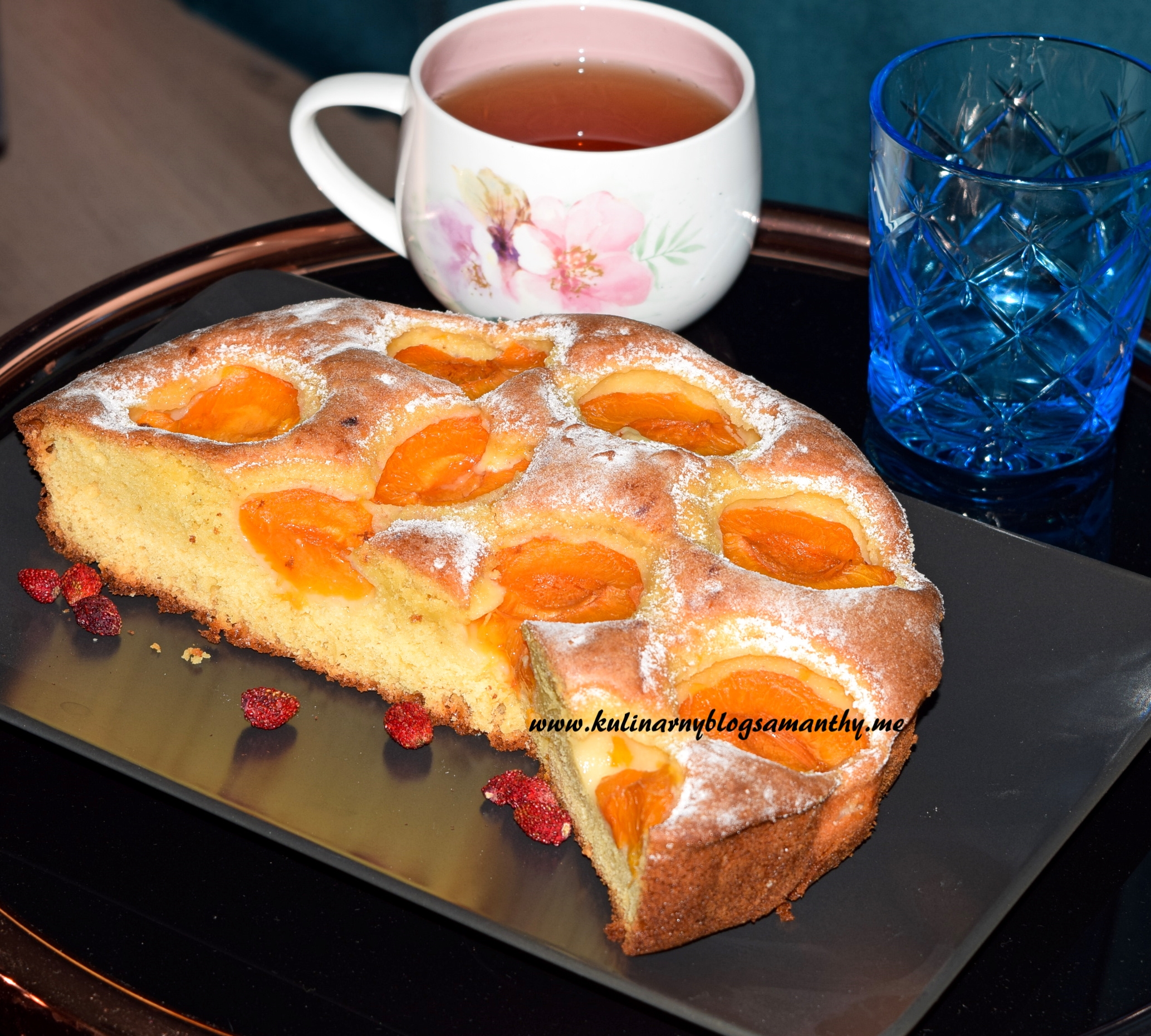 Ciasto z białą czekoladą i morelami