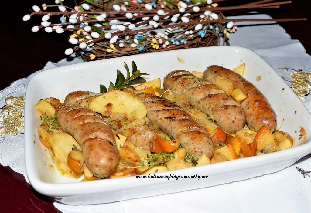 Biała kiełbasa z&nbsp;jabłkami