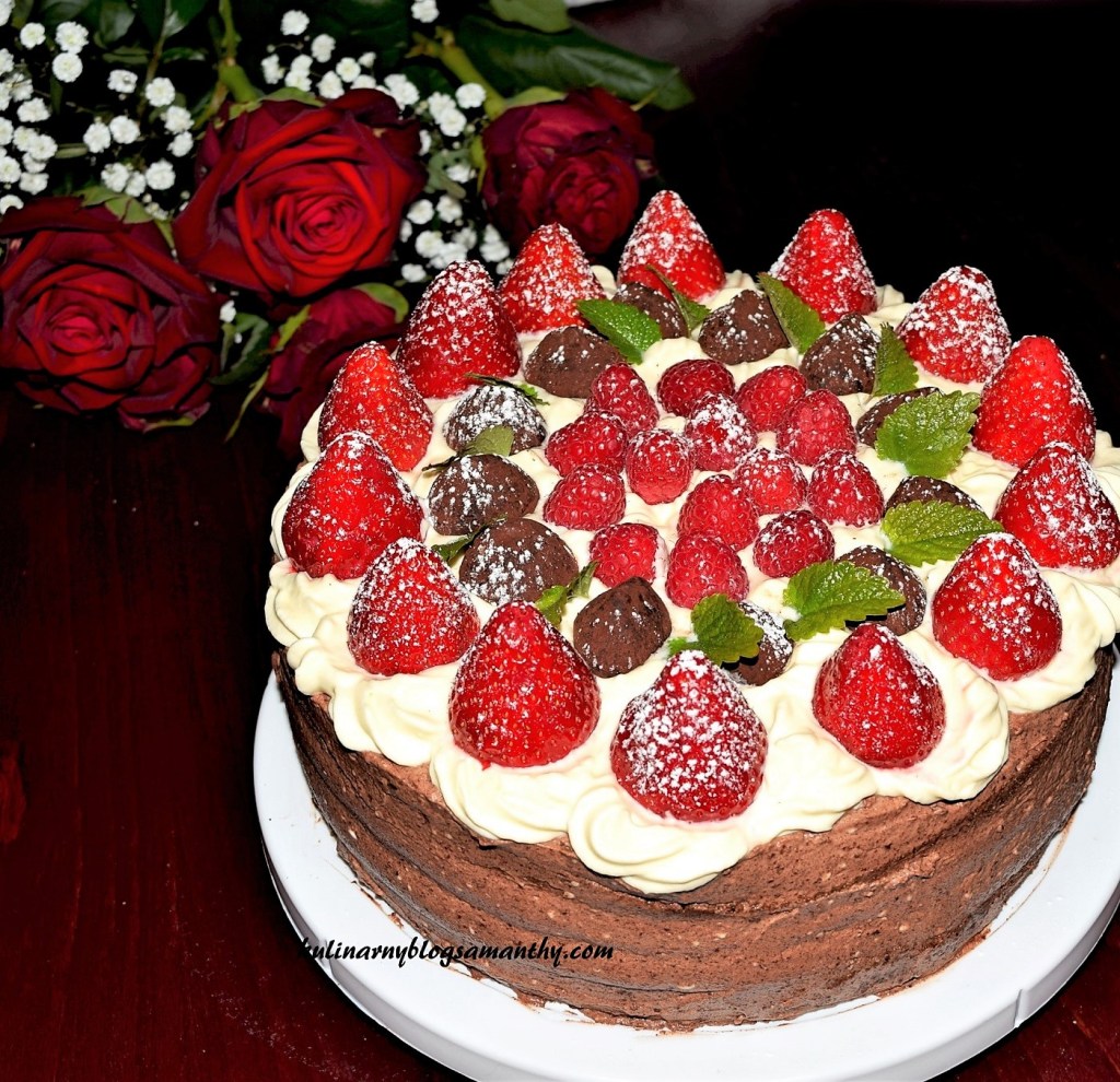 Tort czekoladowy z kremem&nbsp;czekoladowym
