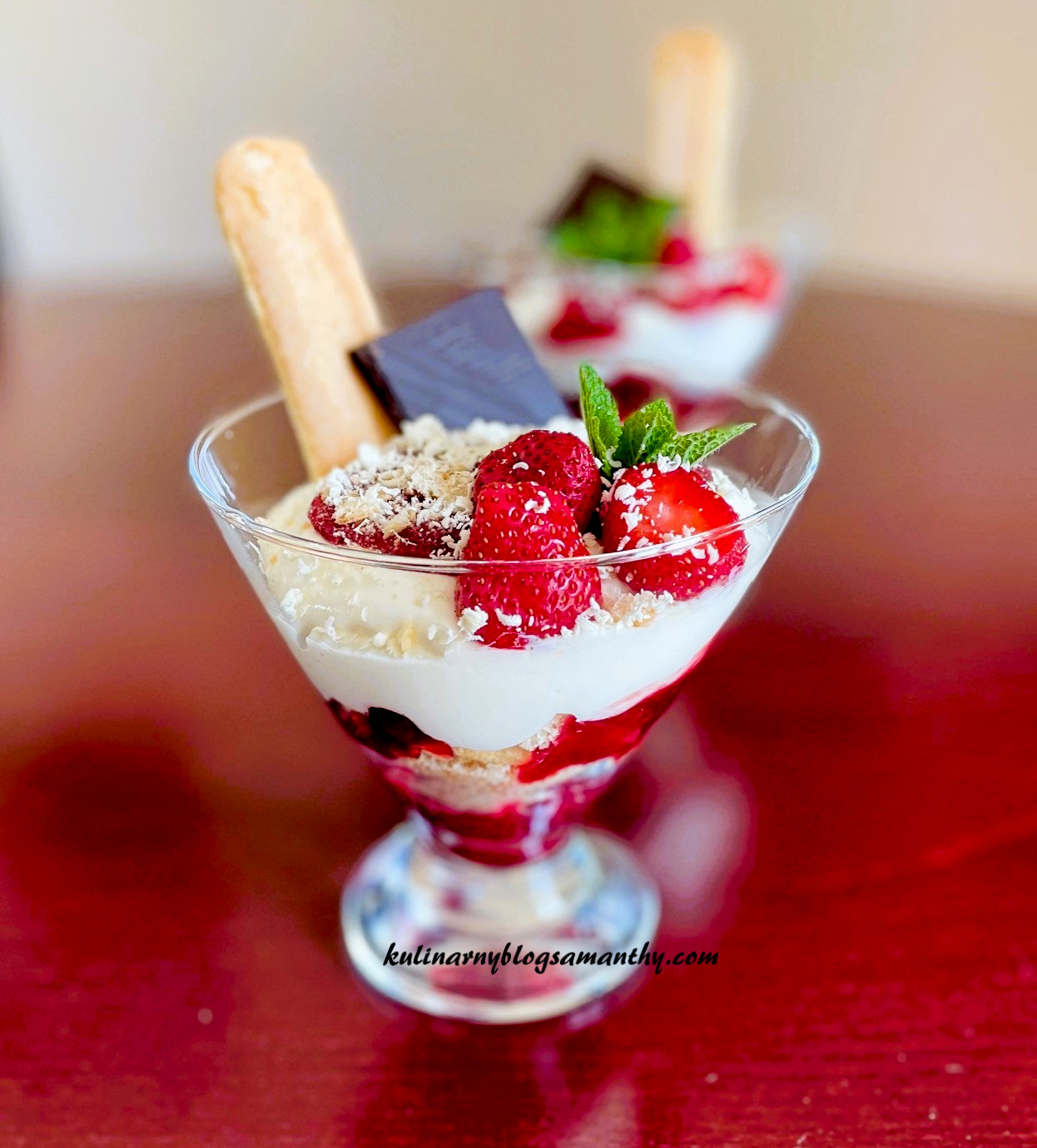 Deser truskawkowy z mascarpone w pucharku