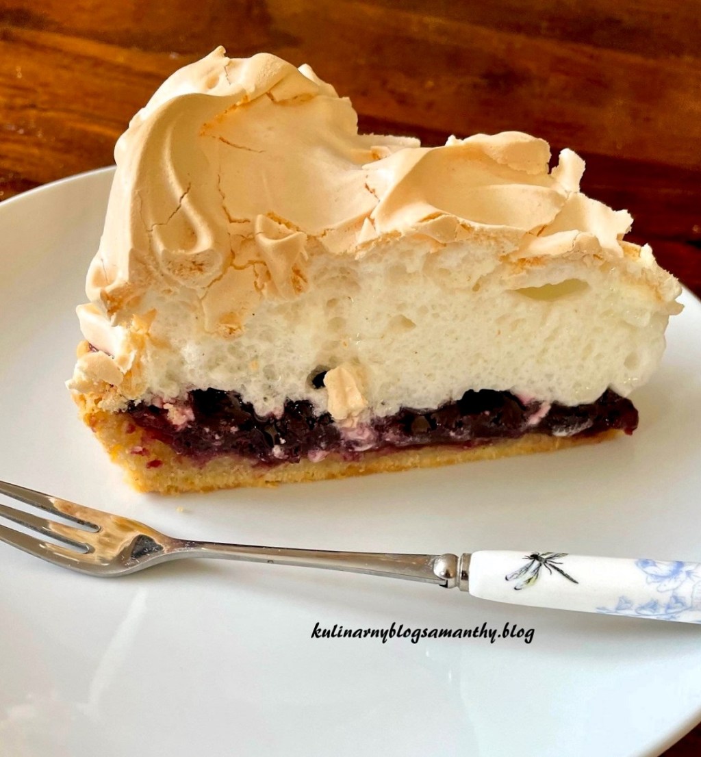 Tarta z wiśniami i&nbsp;bezą