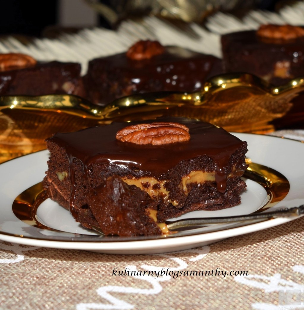 Brownie z karmelem i&nbsp;orzechami